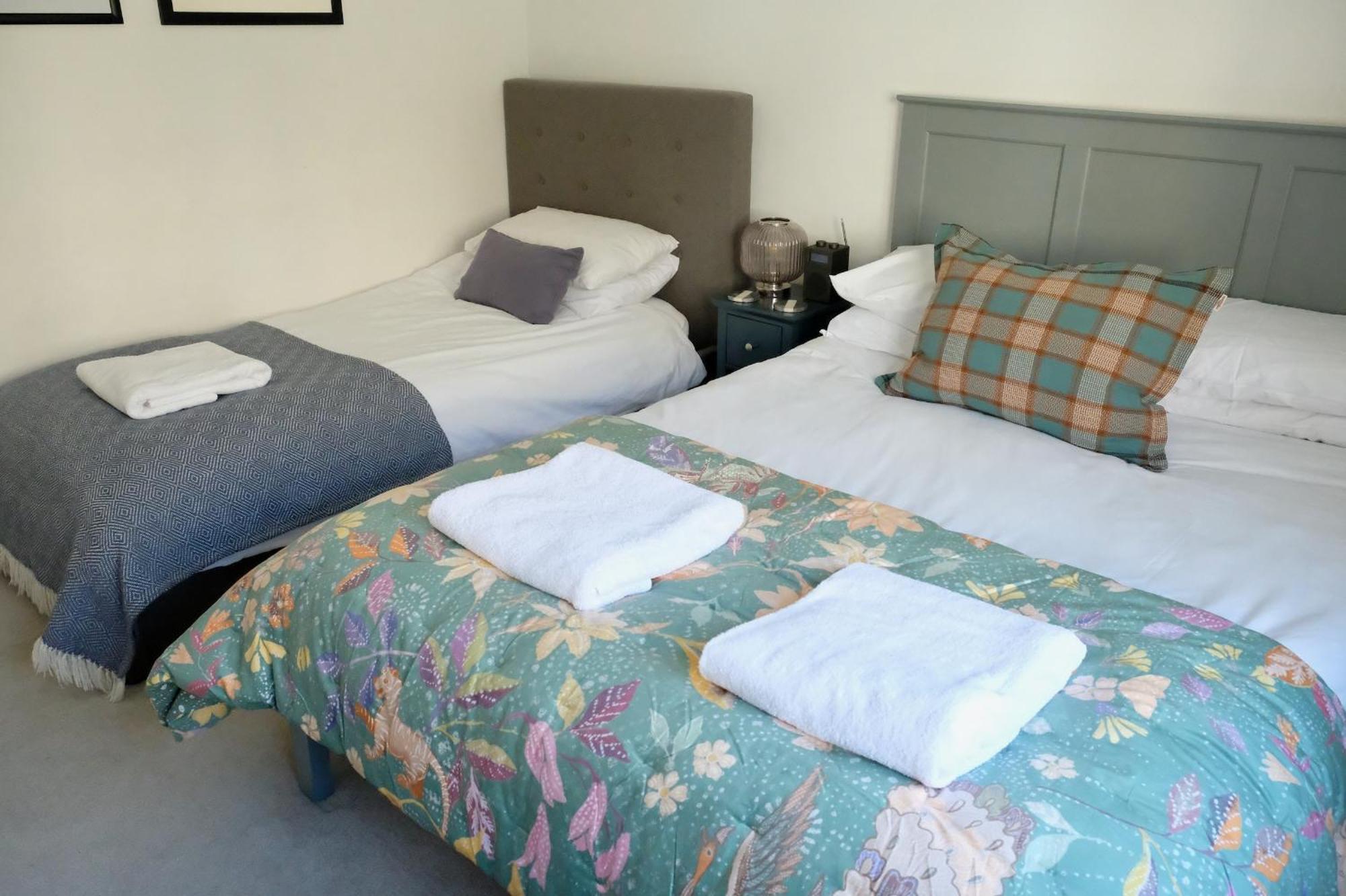 Spacious City Centre Apartment Бат Экстерьер фото