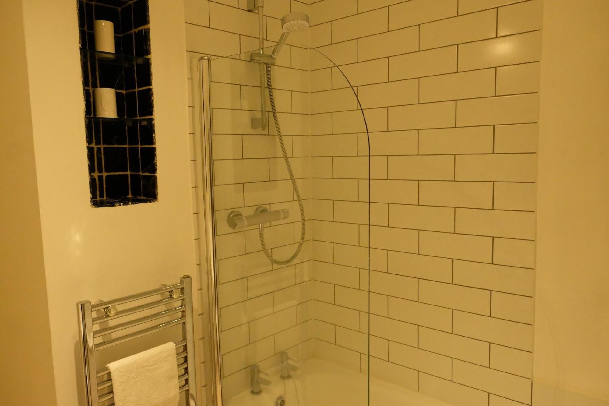 Spacious City Centre Apartment Бат Экстерьер фото